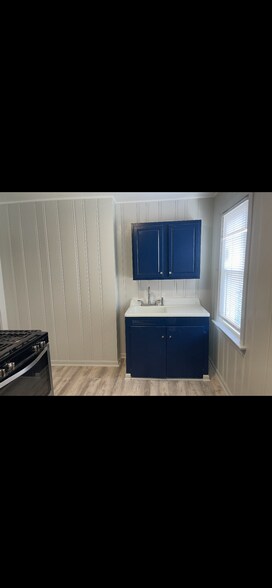 Building Photo - 3345 N Oleander Ave