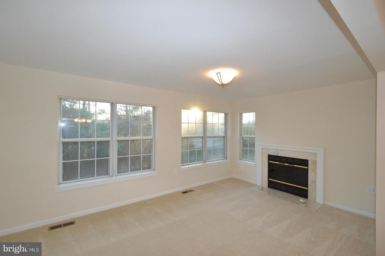 living room - 6629 Medinah Ln