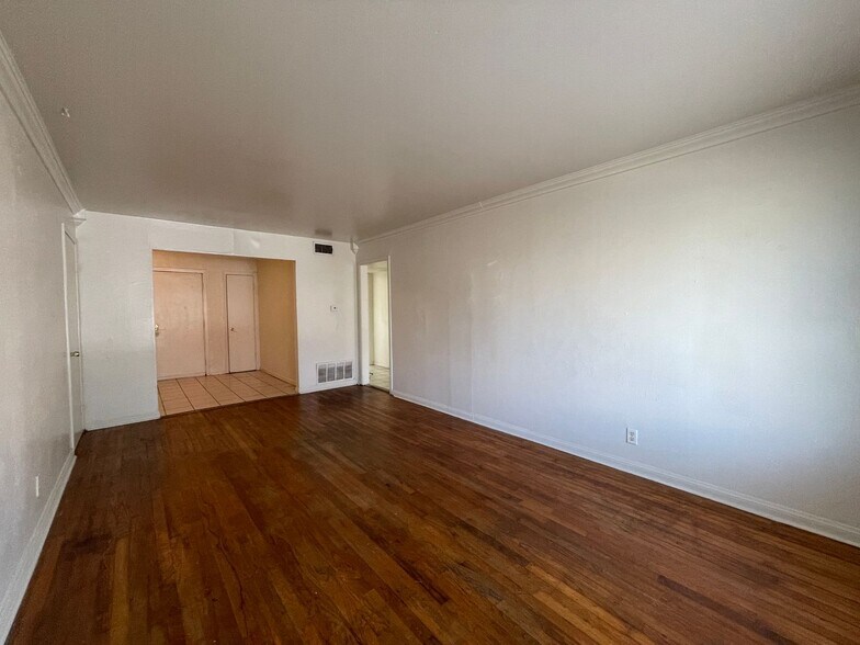 Building Photo - 803 Sissom Rd