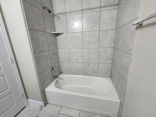 Building Photo - 3/2/2 Duplex / Less than 1 Mile to Gruene / Fridge Included/ Gas Cooking / Covered Patio / CISD