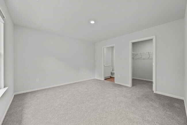 Building Photo - 2098 Course Ln