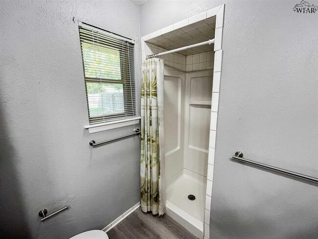 Building Photo - 4624 Trailwood Dr
