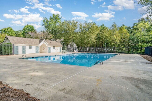 Building Photo - 16849 Greenlawn Hills Ct