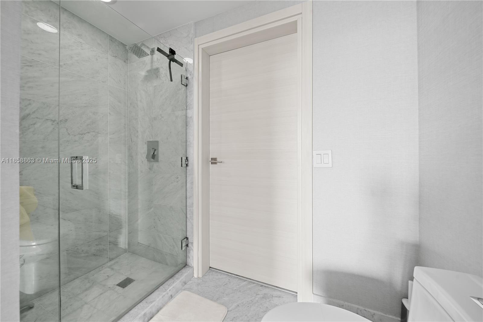 Building Photo - 801 S Miami Ave