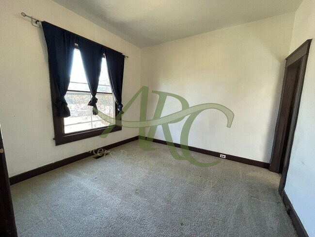 Building Photo - 501 Van Buren St