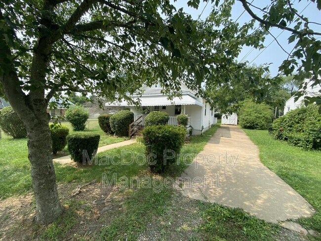 Building Photo - 119 Gibson St