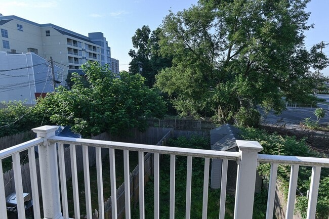 Building Photo - Spacious 3 Bedroom on Harris