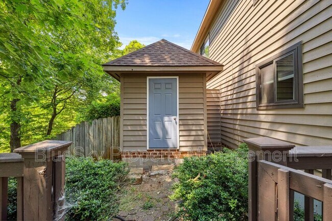 Building Photo - 1676 Royal Oak Ct