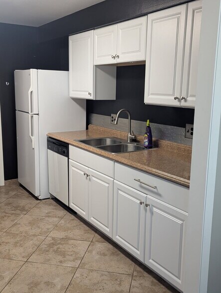 Primary Photo - 1530 Chester Sq