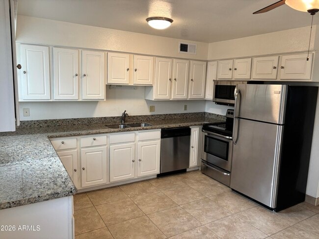 Building Photo - 4111 E Camelback Rd