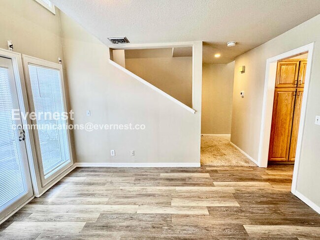 Building Photo - 1321 S Lawton Ave