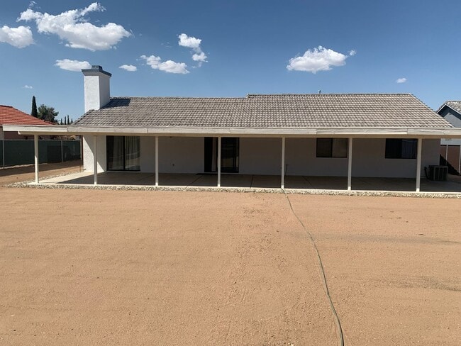 Building Photo - Good Location
