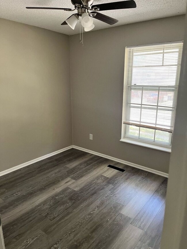 Building Photo - Affordable 3 Bedroom Home AVAILABLE NOW!