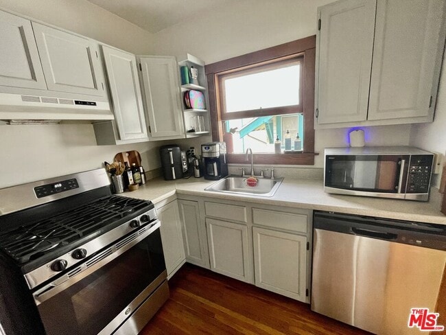 Building Photo - 1412 Calumet Ave