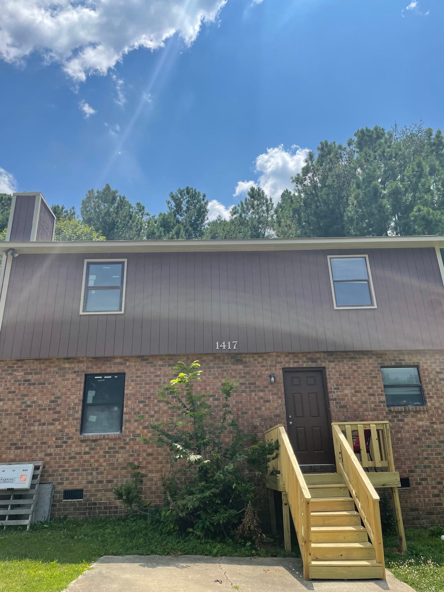 Front of Building - 1417 Cherrycrest Dr