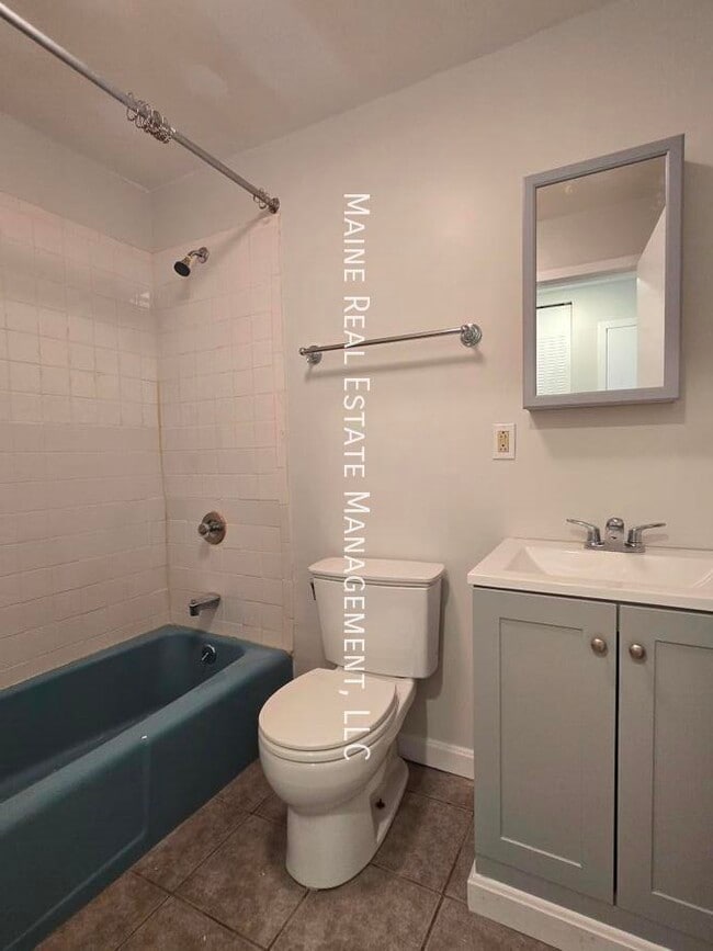 Building Photo - 20 Tall Pines Dr
