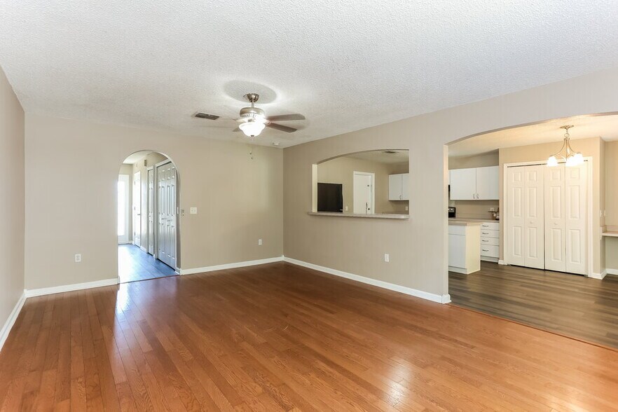 Building Photo - 6951 Playpark Trail