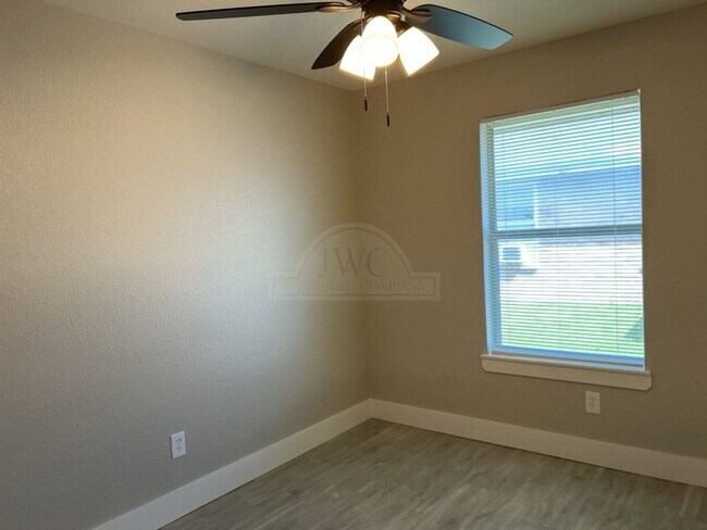 Building Photo - 316 Timber Ridge Dr