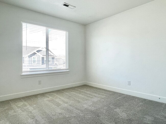 Building Photo - Beautiful Poolside Townhome at The Exchange!