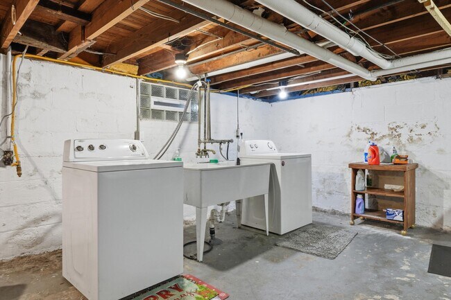 Building Photo - 707 Harrison St