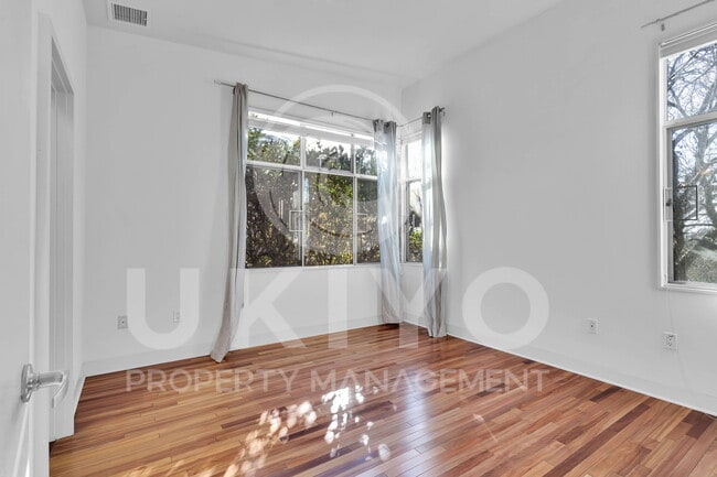 Building Photo - 6100 Adeline St