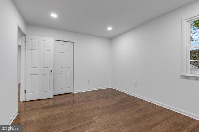 Building Photo - 1402 Mullins St