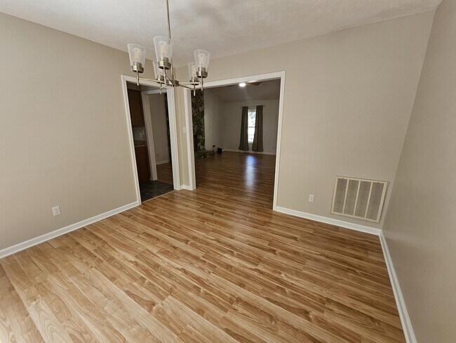 Building Photo - 704 Midmar St