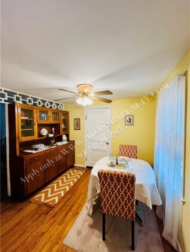 Building Photo - Charming 3 Bed 2 Bath Home-Available NOW!!