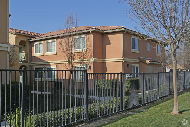 Building Photo - Mirage Vista Apartments