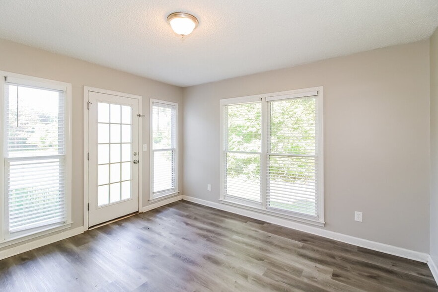 Building Photo - 1001 Crown Corners Dr