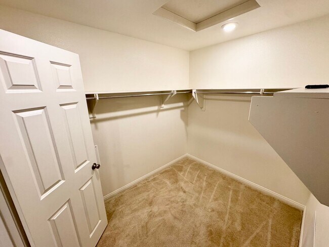 Building Photo - Beautiful 3 bedroom plus bonus room Home