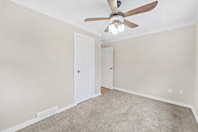 Building Photo - 9485 Waterman Dr