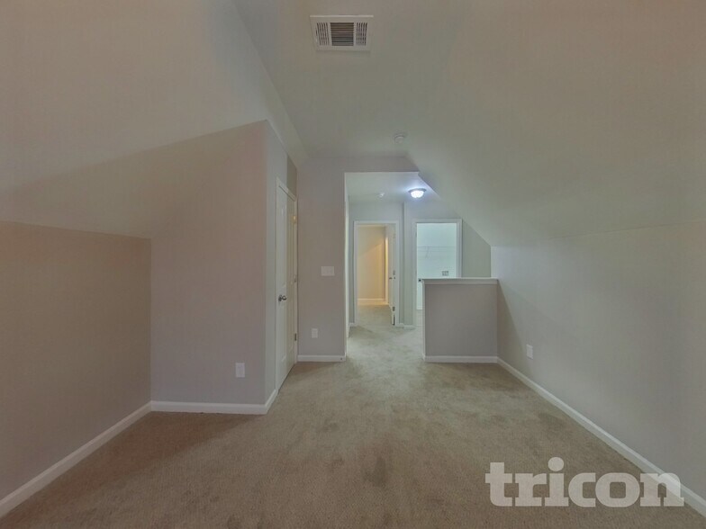 Building Photo - 11709 Oak St