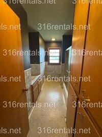 Building Photo - $975 - 3 bed 1 bath - Single Family Home