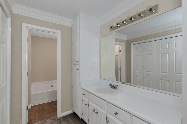 Building Photo - Charming 3BR/2BA Ranch Home with Spacious Backyard & Deck!