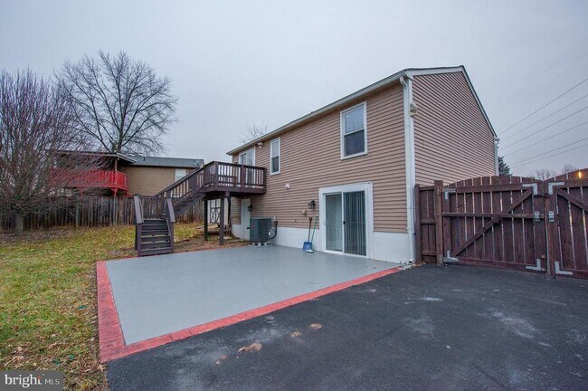 Building Photo - 1709 Dogwood Dr