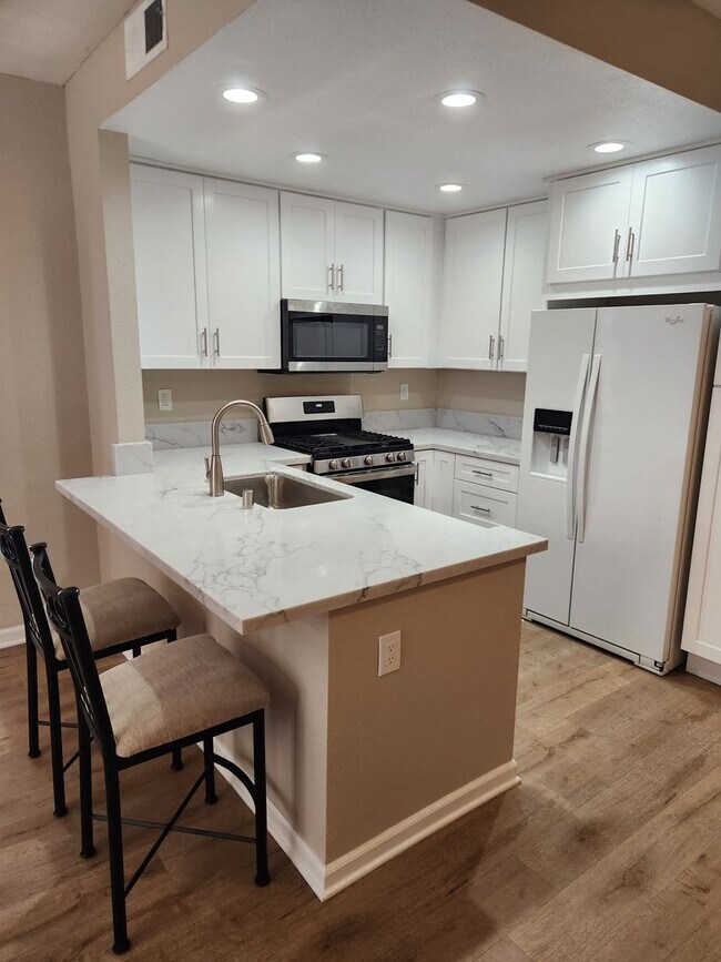 Building Photo - $500 OFF First Month Rent - Mira Mesa - Ca...