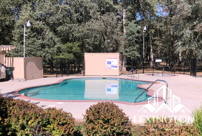 Building Photo - Wonderful, 3BD/2.5BA Home + Loft, in Oak C...