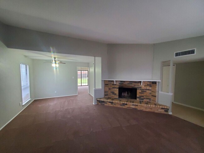 Building Photo - A must see Plano Home!