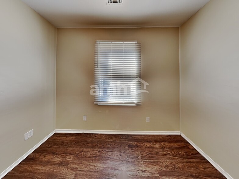 Building Photo - 5617 S 21st Pl