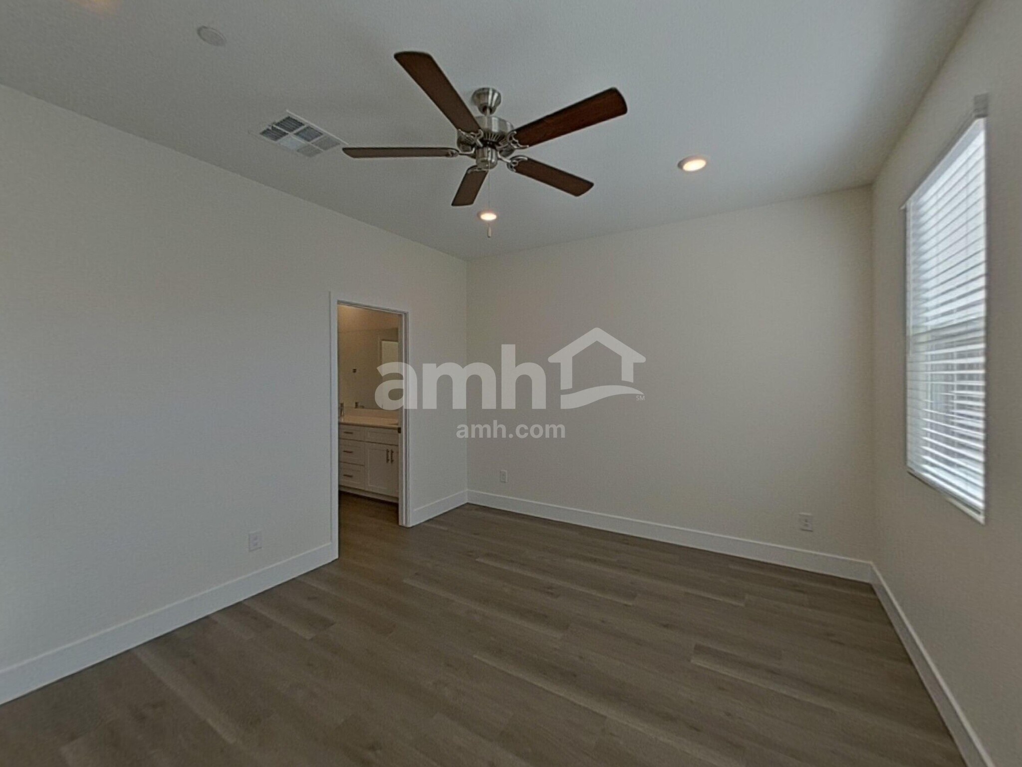 Building Photo - 901 English Primrose St