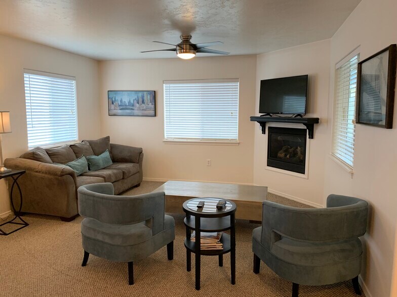 Building Photo - 209 Long Island Ave