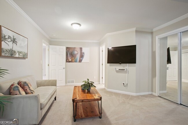 Building Photo - 102 Hickory Dr