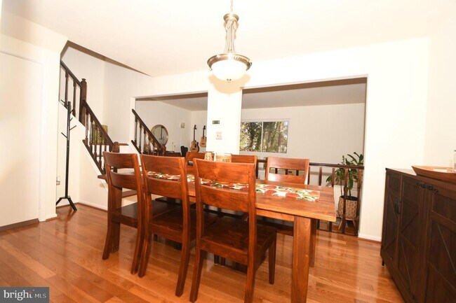 Building Photo - 7812 Briardale Terrace