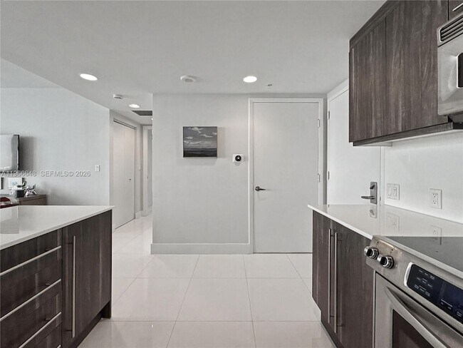 Building Photo - 665 NE 25th St