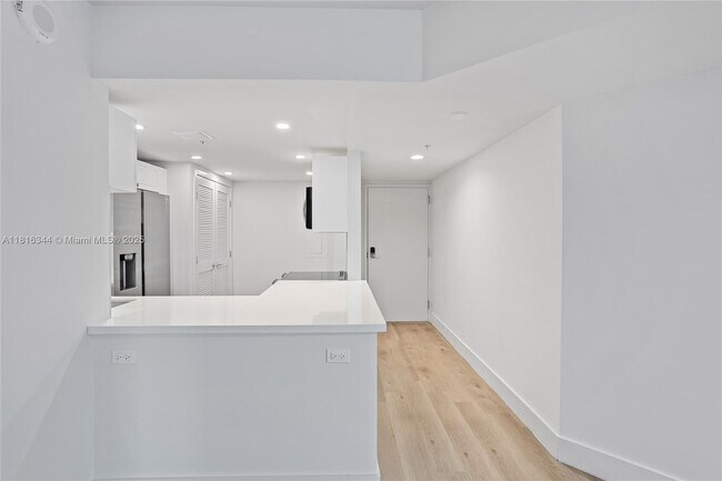 Building Photo - 555 NE 34th St