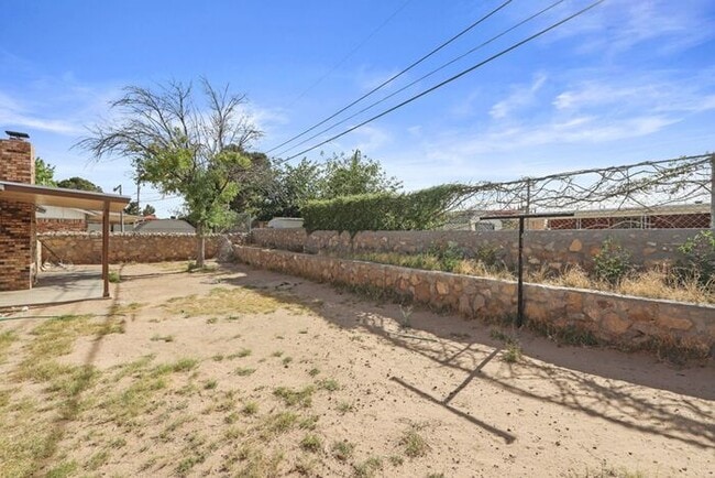 Building Photo - Beautiful brick home in the Vista Del Sol ...