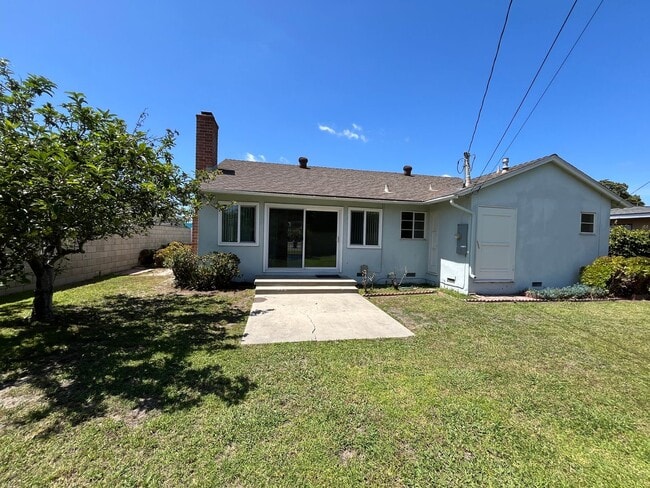 Building Photo - Charming Single Level 3-Bedroom 2-Bathroom Home With Hardwood Floors