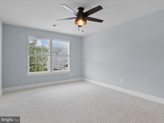Building Photo - 41595 Revival Dr