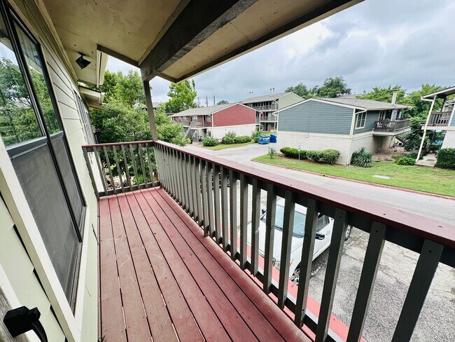 Building Photo - Charming 2BR/2BA Condo in South Congress -...